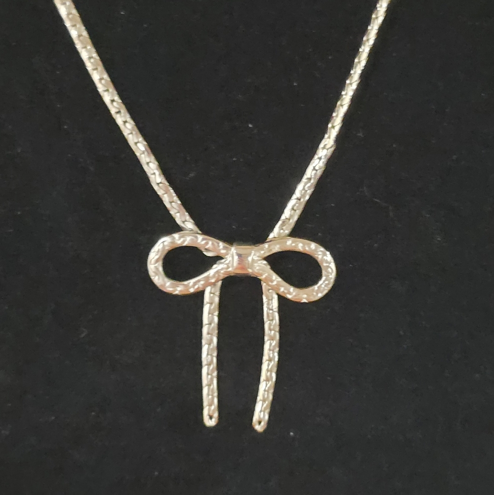 Avon Gold-tone Bow Pendant Necklace - Picture 2 of 4